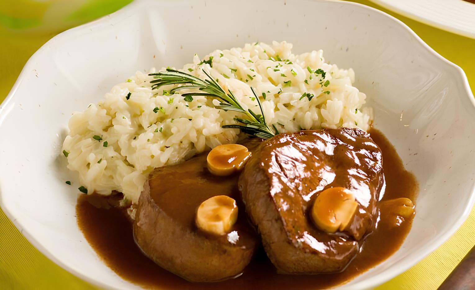 Escalopes ao Molho Madeira com Arroz à Piemontese.